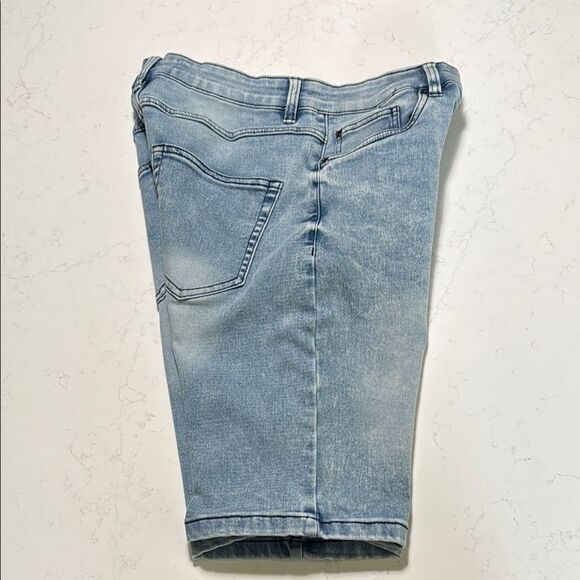 UH Jeans Blue Jean Shorts Classic Denim Style.  Size 30 waist. - Picture 6 of 6